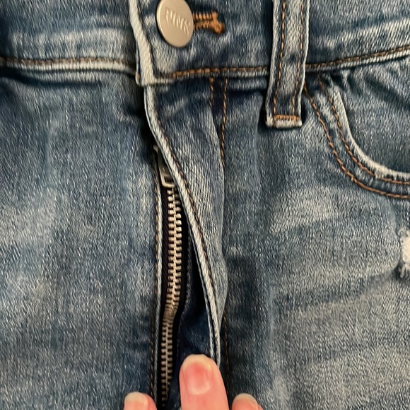 Pink distressed high rise jean shorts. Fringe btm pockets show through Sz 8 - Picture 3 of 8